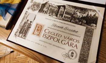 REZNÁK ERZSÉBET - CEGLÉD VÁROS DÍSZPOLGÁRA